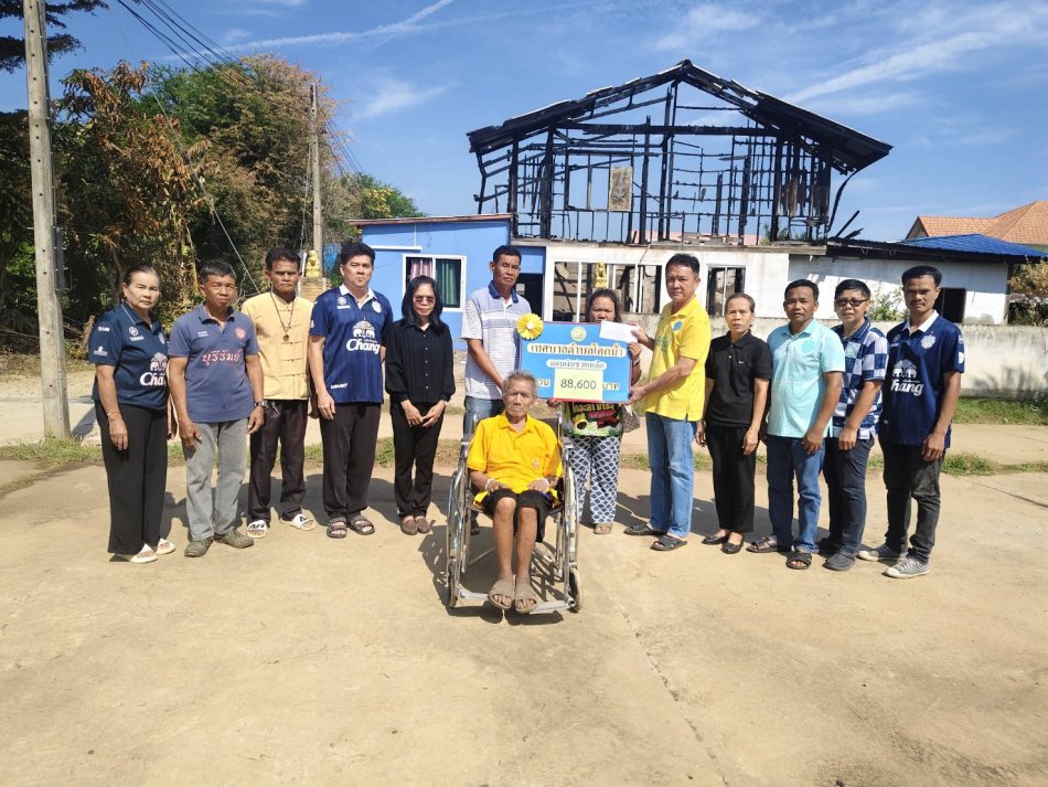 มอบเงินช่วยเหลือผู้ประสบภัยรายนางสาวสุภัตรา นูนประโคน และครอบครัวกรณีเหตุไฟไหม้บ้าน หมู่ที่ ๒ บ้านโคกม้า ตำบลโคกม้า อำเภอประโคนชัย จังหวัดบุรีรัมย์